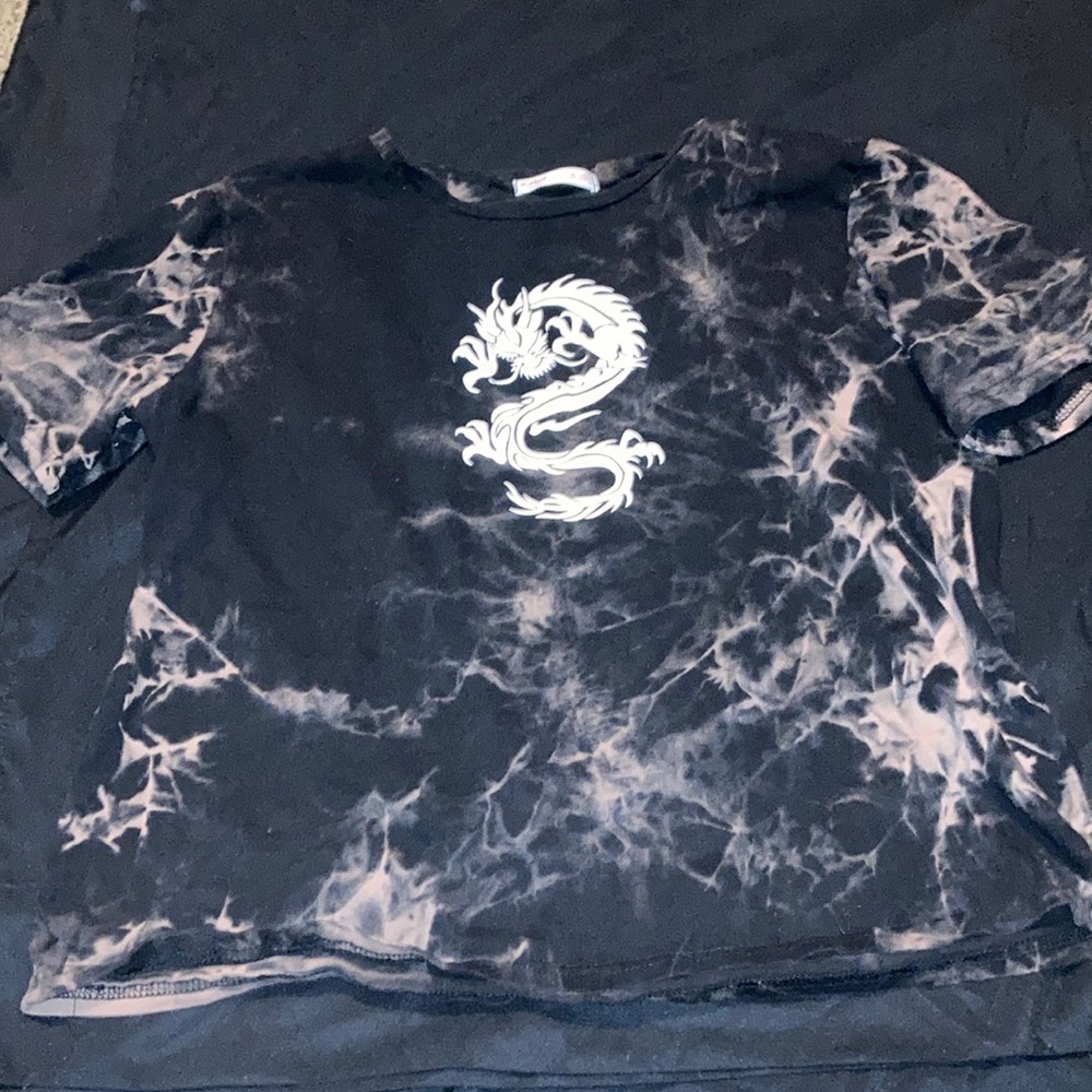 Dragon shirt large off of ROMWE